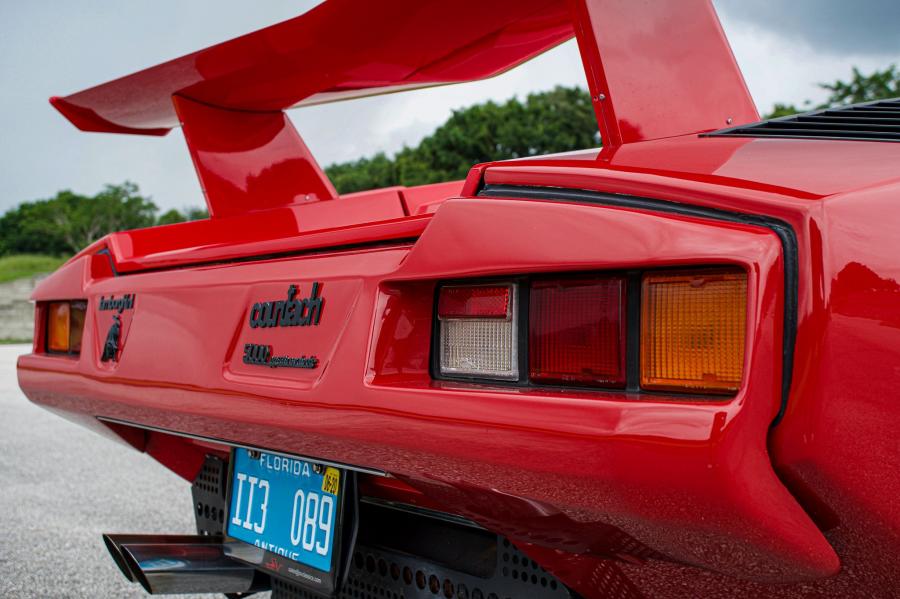 Детали экстерьера Lamborghini Countach LP5000 S Quattrovalvole 1988 года  (фото 52 из 146)